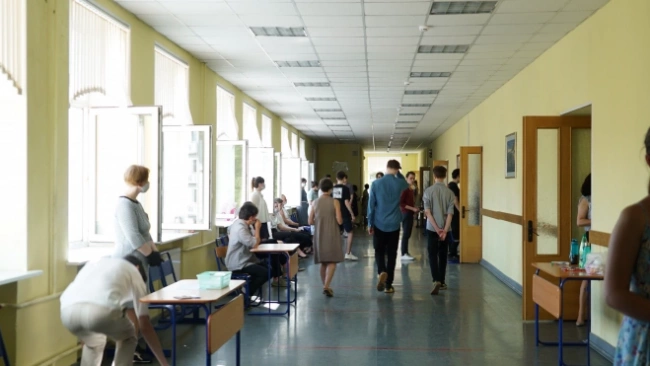 За неделю на дистанционное обучение в Петербурге перевели 71 класс