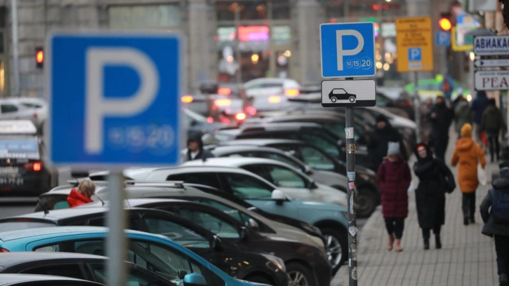 Более 300 улиц в Петербурге станут платными для парковки к 2022 году