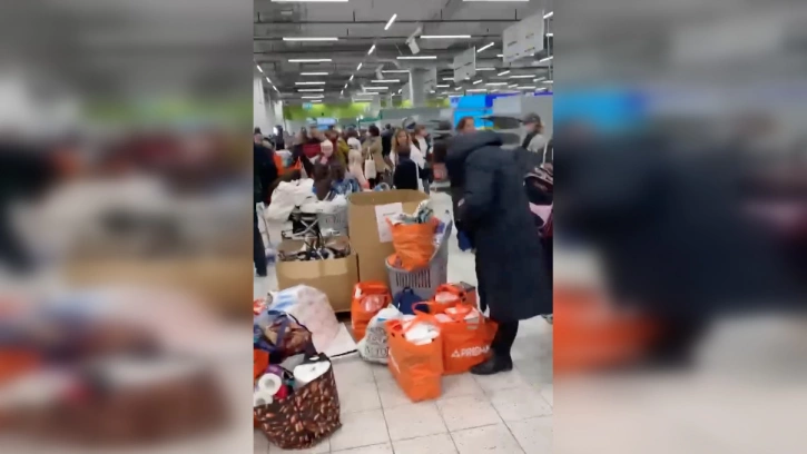 Петербуржцы запасаются продуктами из закрывающихся гипермаркетов Prisma