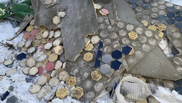 Коммунальщики уничтожили уникальный арт-объект на набережной Екатерингофки
