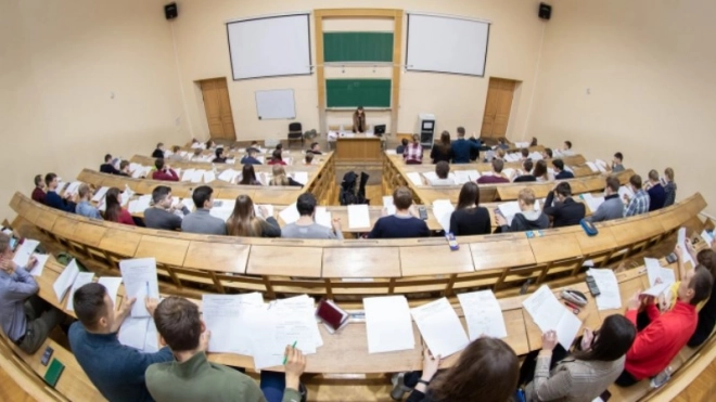 Вузы Петербурга получили заявления о переводе от студентов из других стран