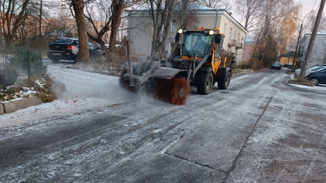 В Петербурге за прошлую неделю собрали первые два самосвала снега