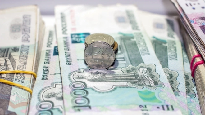 В Смольном сообщили о росте средней номинальной зарплаты в Петербурге