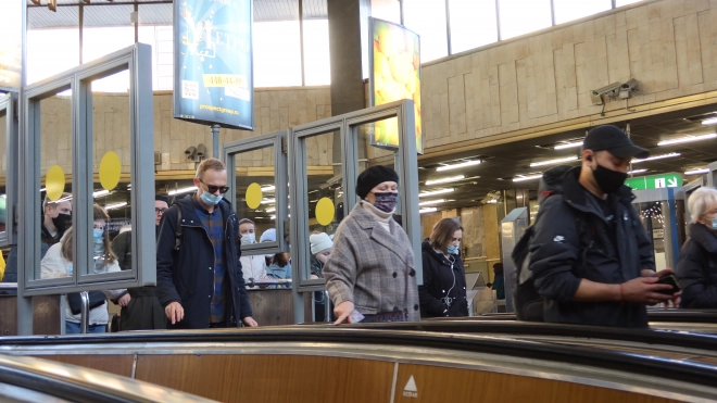 Масочный режим в метро Петербурга продлили до 31 марта