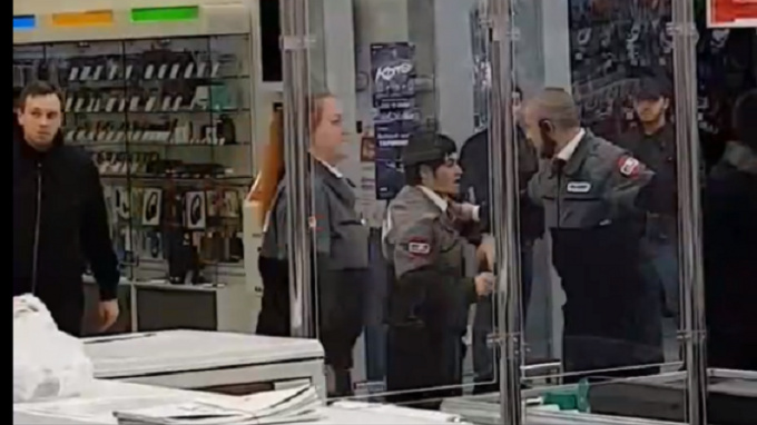В магазине на Партизана Германа посетители подрались с охранником
