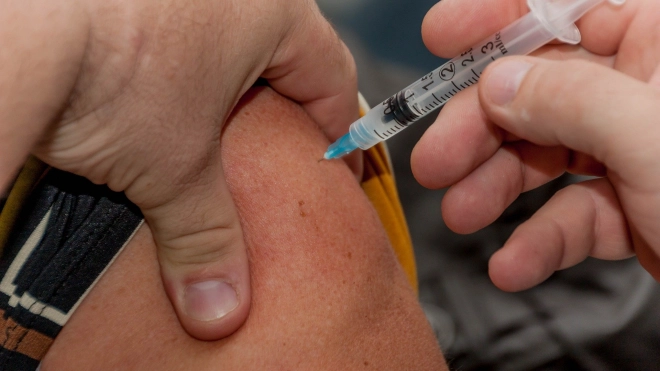 Мощность пунктов вакцинации в Петербурге увеличили до 200 человек в день