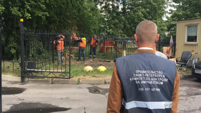 В Петербурге освободили от незаконных автостоянок 14 земельных участков