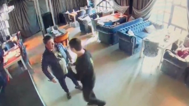 В Киришах посетили ресторана отказались оплачивать счет и угрожали ножом повару