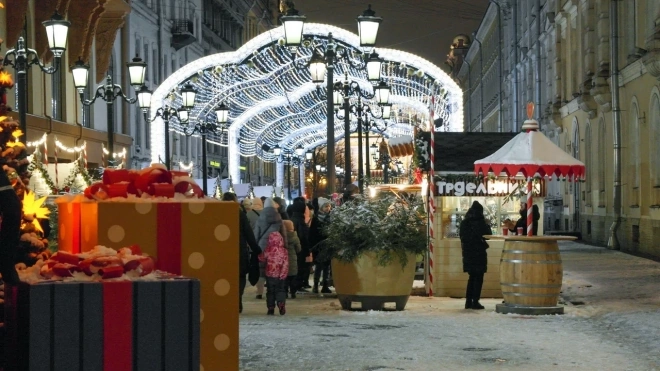 На Рождество в Петербурге установят карусели и паровозик за 2,2 млн рублей