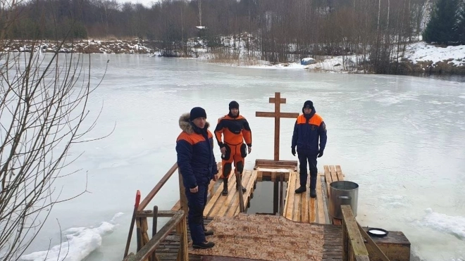 В Ленобласти в Крещенских купаниях участие приняли почти 5 тысяч человек