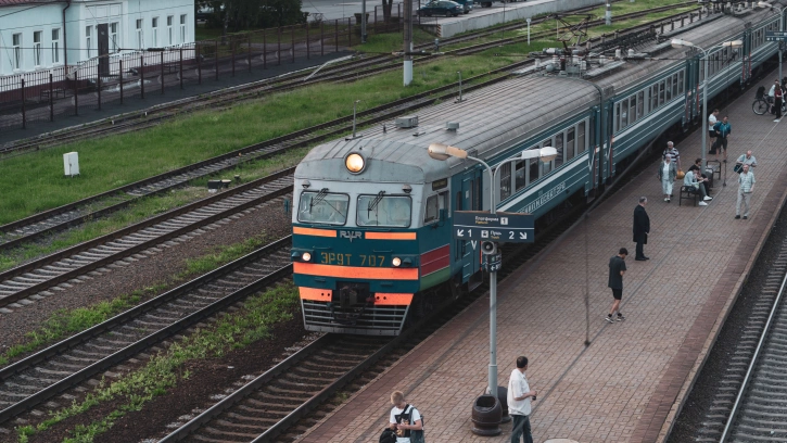 На вокзалах и в электричках Петербурга и Ленобласти проверяют соблюдение масочного режима