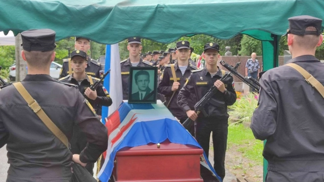 На Серафимовском кладбище простились с адмиралом Лобановым