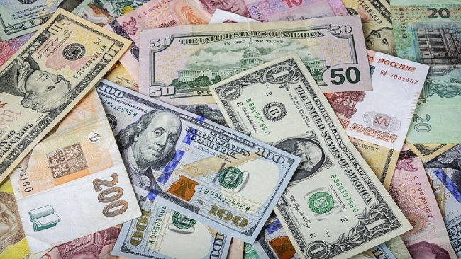 Российская валюта укрепляется по отношению к доллару