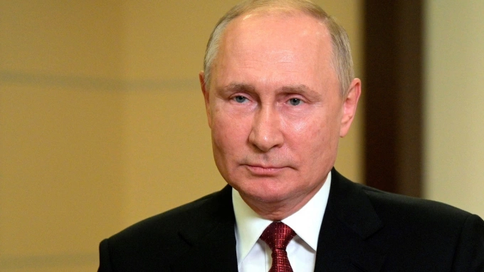 Путин заявил, что в его окружении заболели ковидом несколько десятков человек