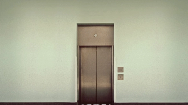 Живущие на первых этажах петербуржцы начнут платить за лифт с 2024 года