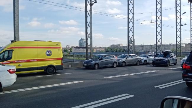 На Приморском шоссе образовались пробки из-за ремонта развязки