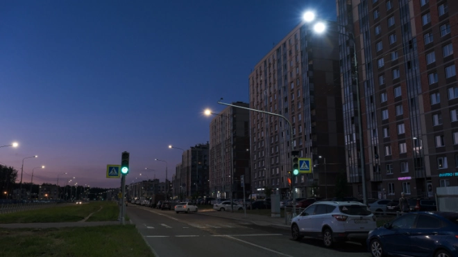 На части Юнтоловского проспекта установили 48 современных светодиодных светильников