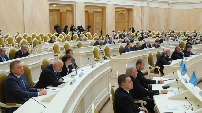 ЗакС Петербурга поддержал "губернаторскую" поправку к бюджету на 2022 год и отклонил все остальные