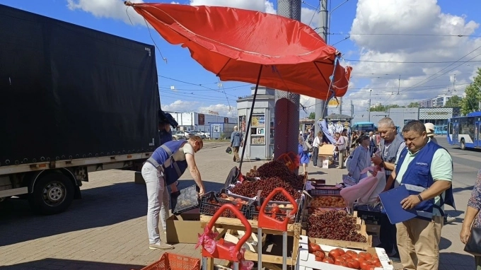 Более тонны фруктов, ягод и овощей изъяли в Петербурге за две недели