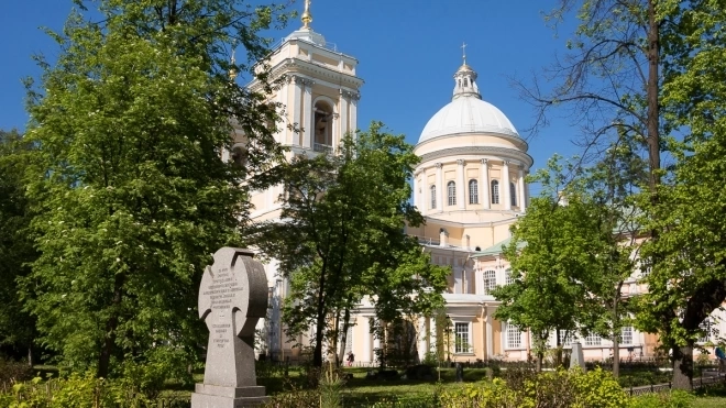 Голикова и Любимова проверили, как идет реставрация Александро-Невской Лавры