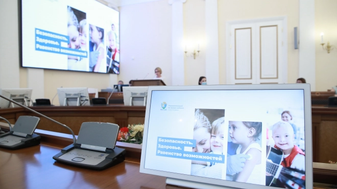 Власти Петербурга выделят 25 млрд рублей на социальные выплаты семьям с детьми