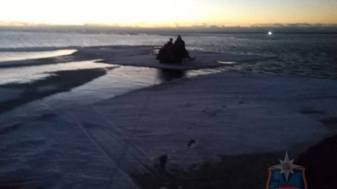 В Ленобласти спасли мужчину, оказавшегося на льдине