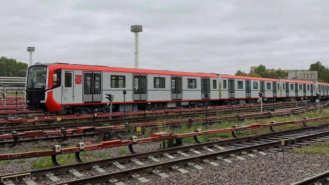 В Петербург прибыли 2 новых поезда "Балтиец" для "красной" ветки метро