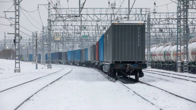 В Петербург прибыл тестовый контейнерный поезд с автокомплектующими