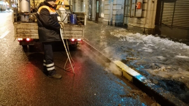 Коммунальные службы в Петербурге перешли на усиленный режим работы из-за таяния снега