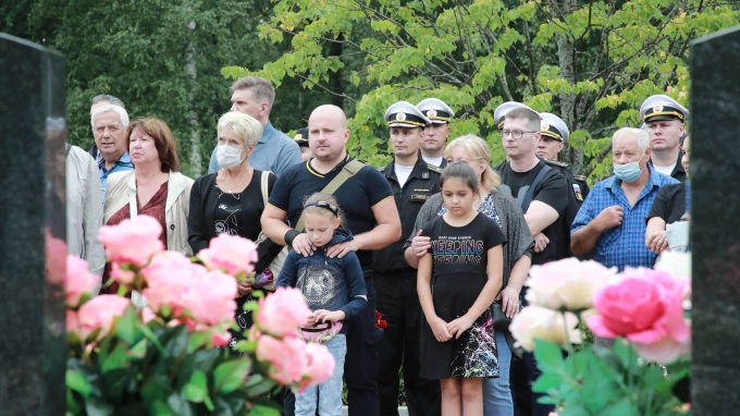 В Петербурге прошла торжественно-траурная церемония в память о погибших подводниках АПРК 