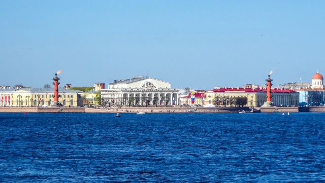 Здание Биржи Петербурга находится в критическом состоянии