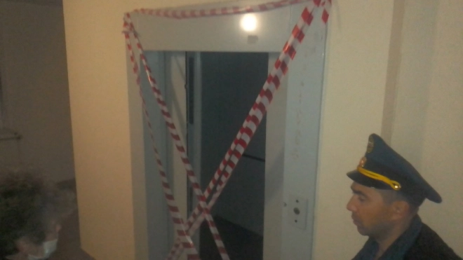 В Красном Селе упал лифт, в котором были подростки 