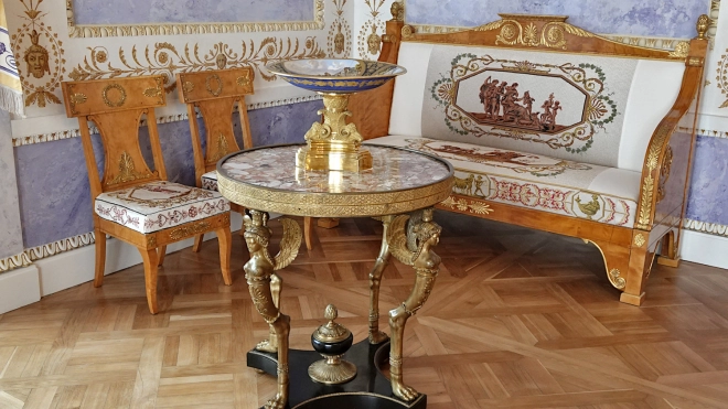 В Павловске завершена реставрация мебельного гарнитура, созданного по эскизам Карла Росси в 1817 году