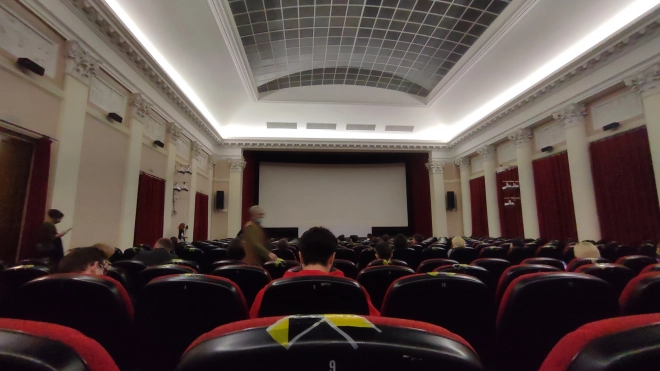 "В таком режиме выжить невозможно". Петербургские кинотеатры требуют отменить QR-коды