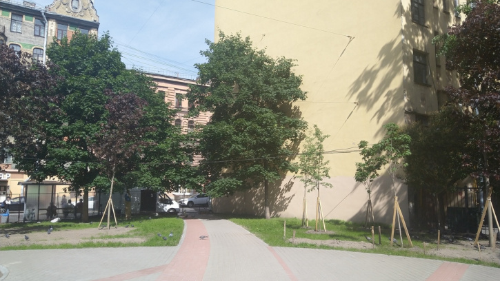В Центральном районе ведутся работы по благоустройству сквера В Центральном районе ведутся работы по благоустройству сквера