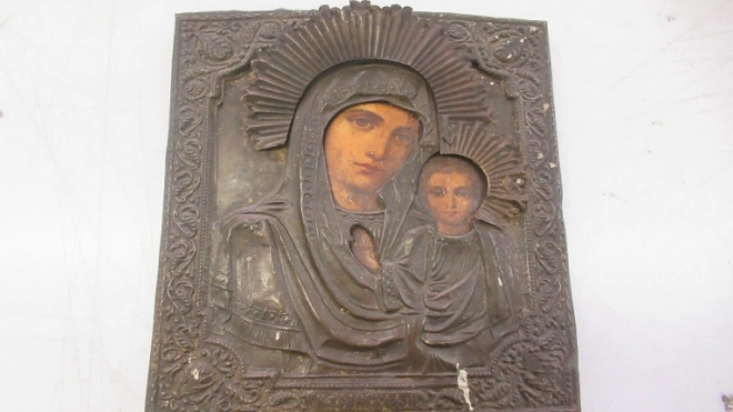 Пулковские таможенники обнаружили в почтовом отправлении православную икону
