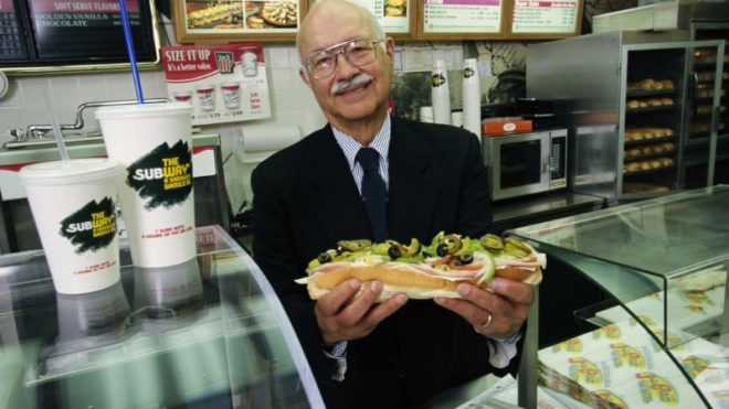 Умер соучредитель сети ресторанов Subway Питер Бак
