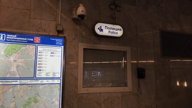 Утром в петербургском метро мужчина показал половой орган школьнице
