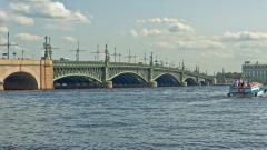 Движение по литейному мосту ограничат на две недели
