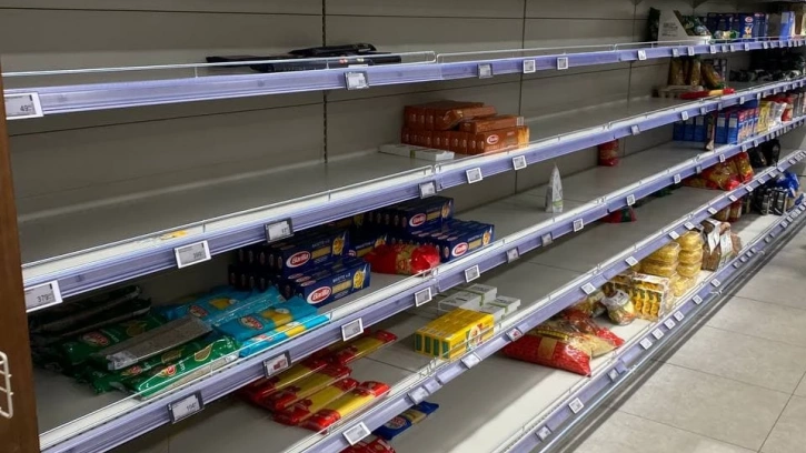 Петербуржцы стали замечать пустые полки в продуктовых магазинах