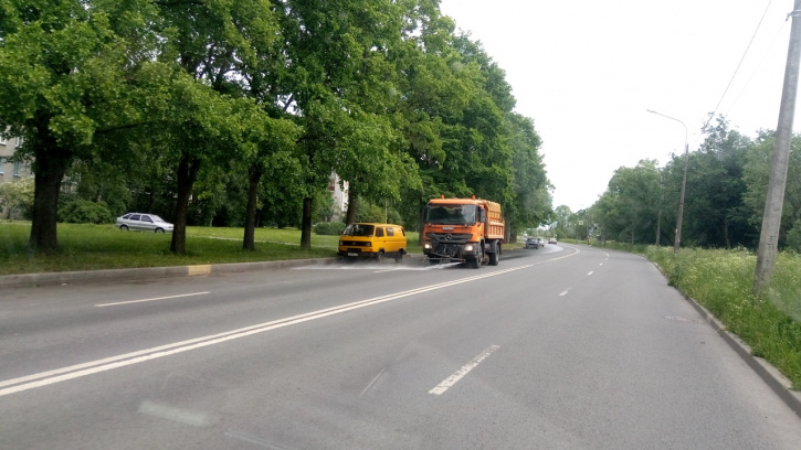 За неделю с улиц Петербурга вывезли 2,7 тысяч тонн загрязнений За неделю с улиц Петербурга вывезли 2,7 тысяч тонн загрязнений
