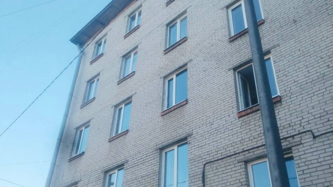 В пострадавших от атаки БПЛА квартирах на Пискаревском проспекте восстановили остекление