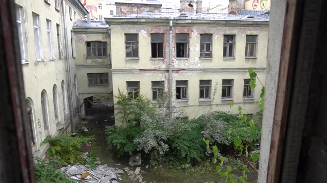 Активисты обнаружили "притоны" в расселенных исторических домах Петербурга
