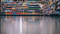 В России подсчитали, сколько "жадные" производители продуктов заработали в пандемию