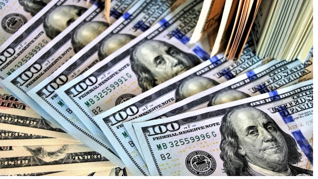 Аналитик: как ожидается, курс USD к рублю закончит год выше 74 руб. за доллар