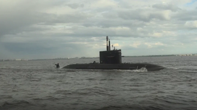 Субмарину "Санкт-Петербург" доставили на ремонт в Кронштадт