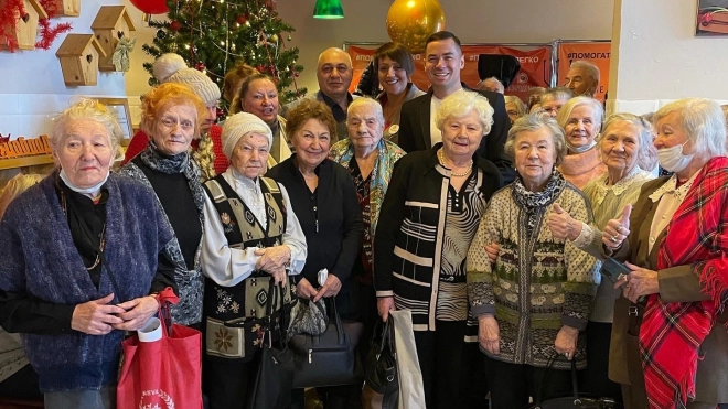 Петербургский "Добродомик" собирает подарки для пожилых людей