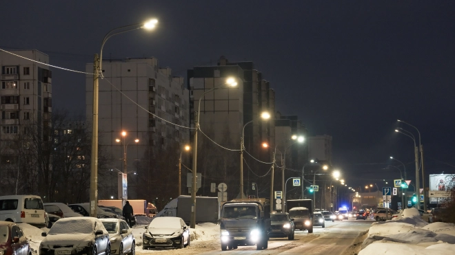 Камышовая улица получила современное освещение