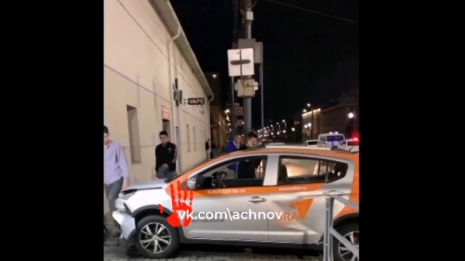 В Челябинске 17-летний россиянин без прав на каршеринге сбил пешехода