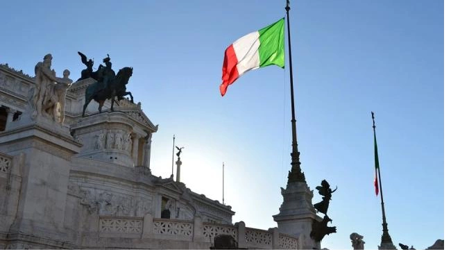 В Италии начались акции протеста против "зеленых пропусков" для работающих